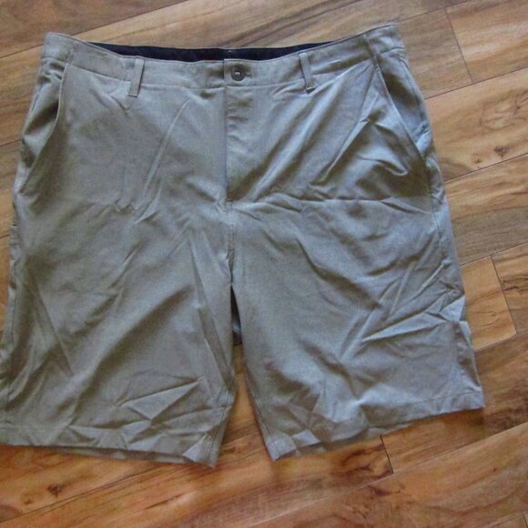 Mens VOLCOM Green Surf & Turf 4 Way Stretch Hybrid Shorts Size 40 Quick Dry - Picture 1 of 10